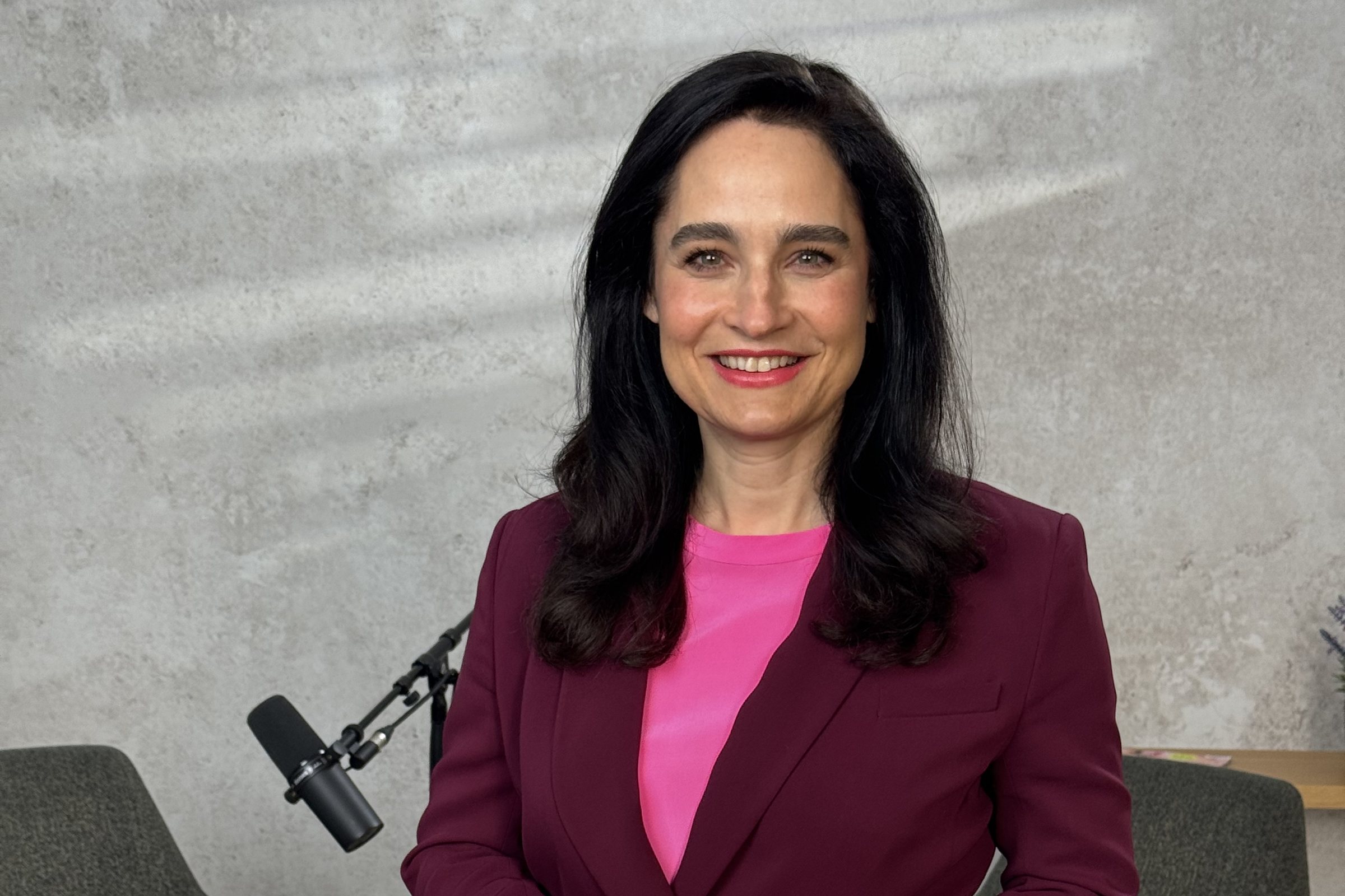 Dr. Yael Adler im TV-Studio